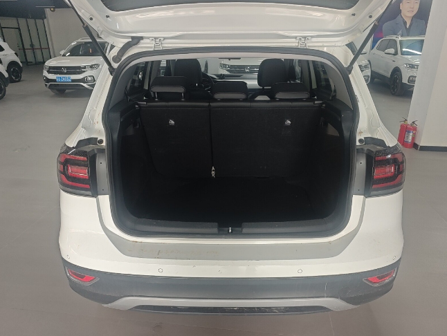 探影2023款200TSI DSG悦智联版